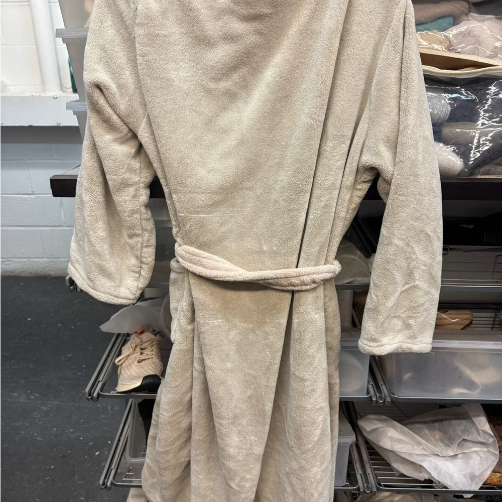 Brookstone Cream Robe - Picture 6 of 12